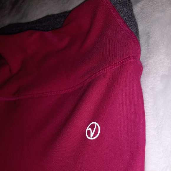 VOGO ATHLETICA YOGA CAPRI PINK AND GREY. WOMENS SIZE S. SMALL. - Picture 4 of 10